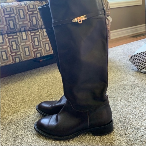 Salvatore Ferragamo - EUC - Picture 2 of 5